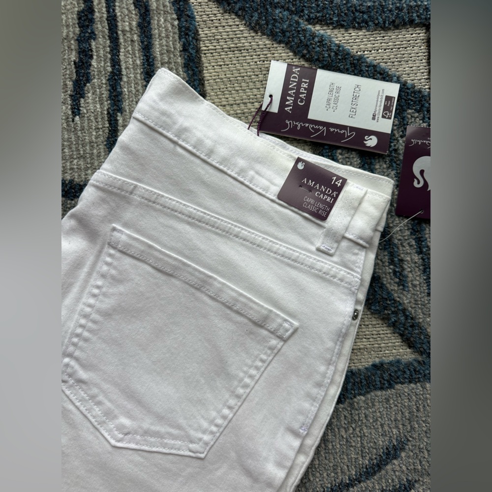 Gloria Vanderbilt Amanda Capri Classic Rise Denim Jeans - Picture 5 of 10